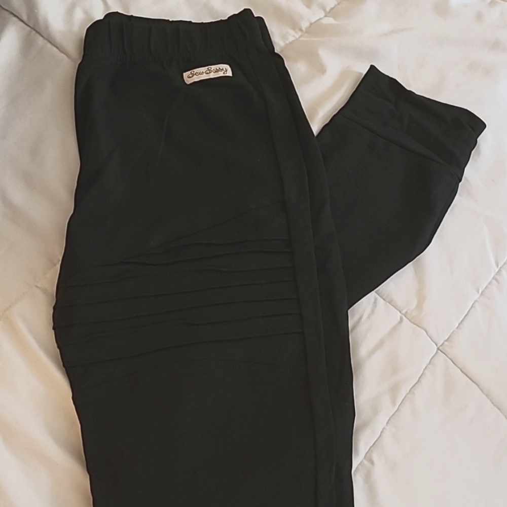 Sew Sassy Boutique Motto leggings